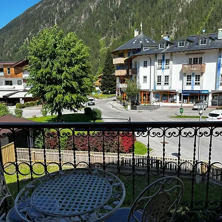 Mountain View Homestay Mayrhofen